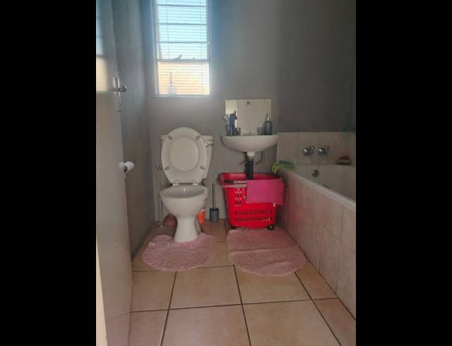 2 BEDROOM HOUSE FOR SALE IN LENASIA SOUTH